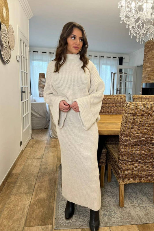 دفء وأناقة الشتاء بطقم محبوك عصري للمحجبات