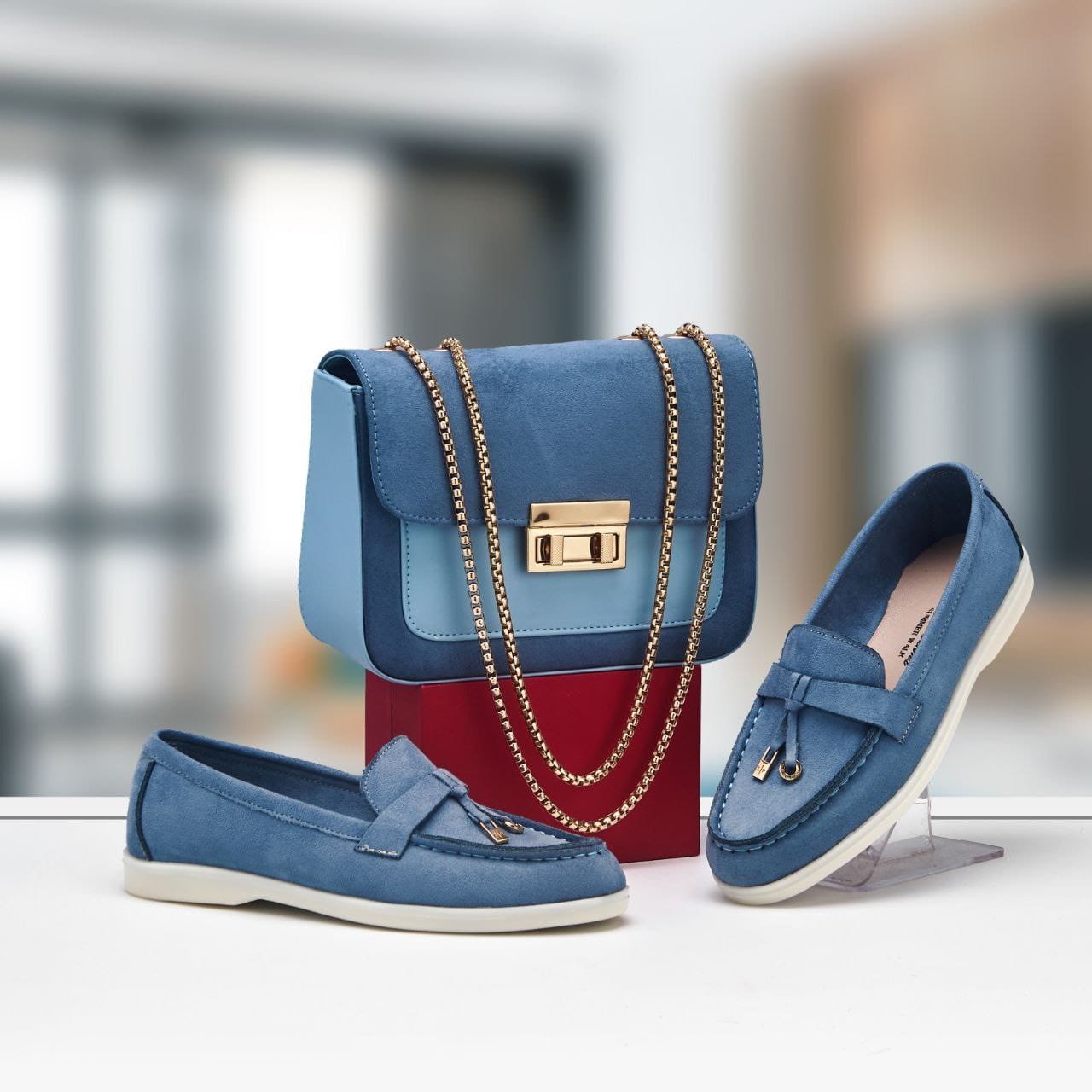 طقم حقيبة وحذاء متناسق لإطلالة أنيقة متكاملة