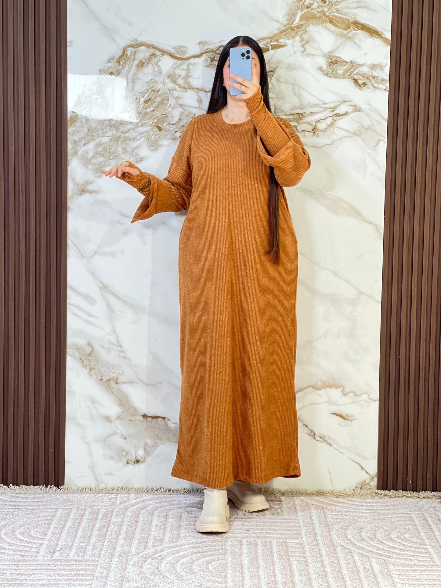 فستان شتوي صوفي لكل مغربية تحب الدفء والأناقة في أمسيات الشتاء