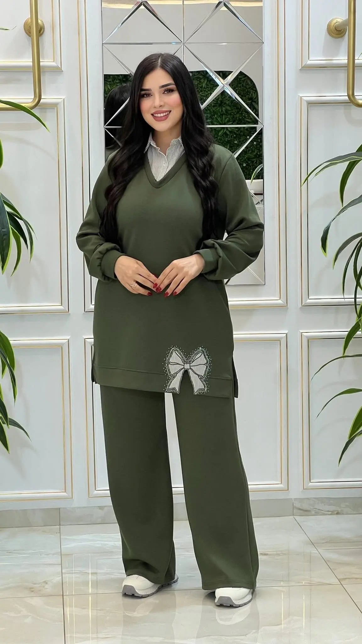 طقم كاجوال راقي بقصة واسعة وألوان هادئة يعكس أناقة المرأة المغربية