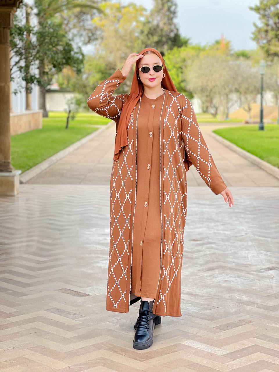 طقم طويل تركي مميز – قصّة مريحة ونقشة فاخرة تناسب كل المناسبات