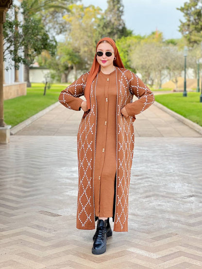 طقم طويل تركي مميز – قصّة مريحة ونقشة فاخرة تناسب كل المناسبات