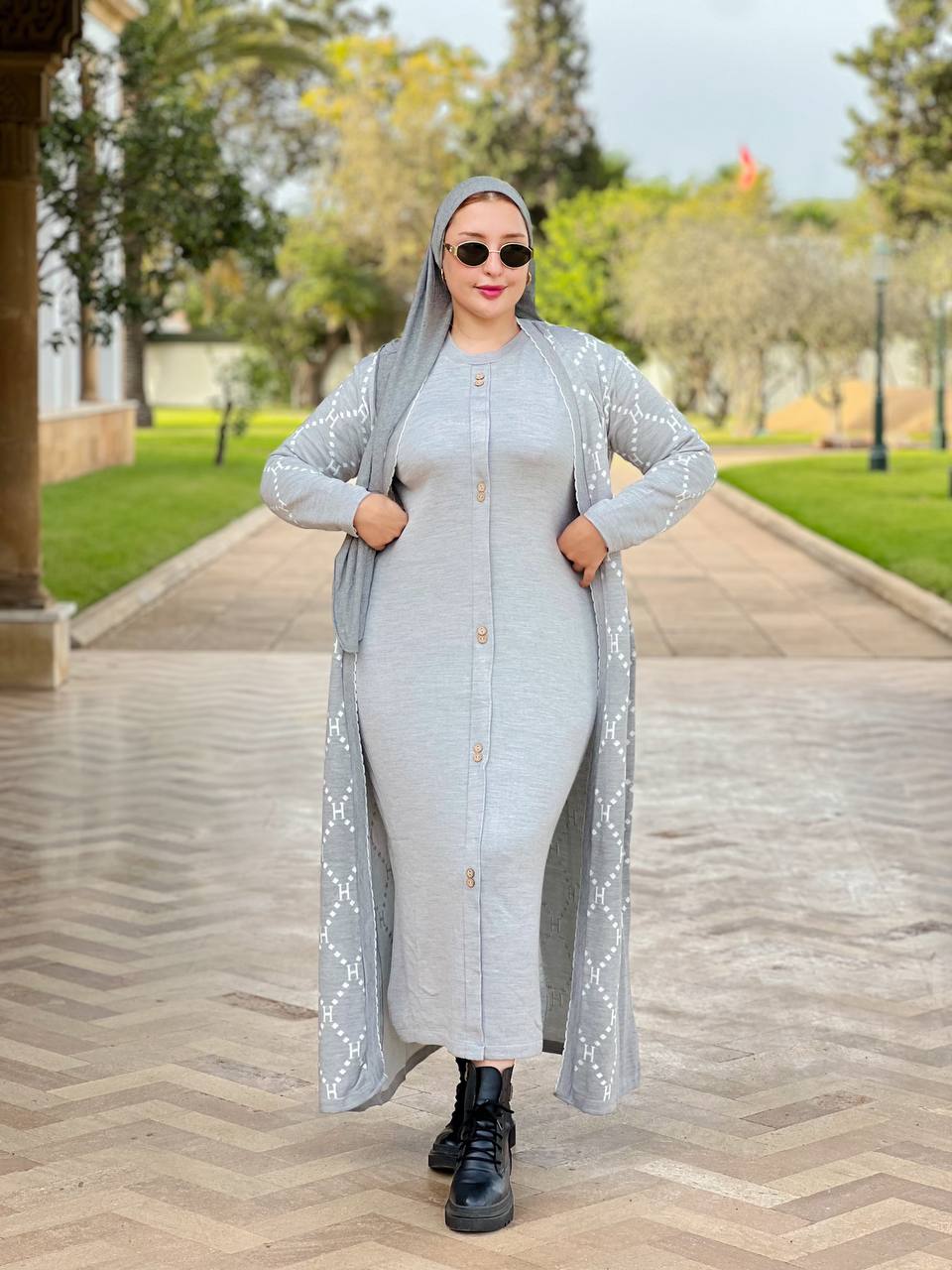 طقم طويل تركي مميز – قصّة مريحة ونقشة فاخرة تناسب كل المناسبات