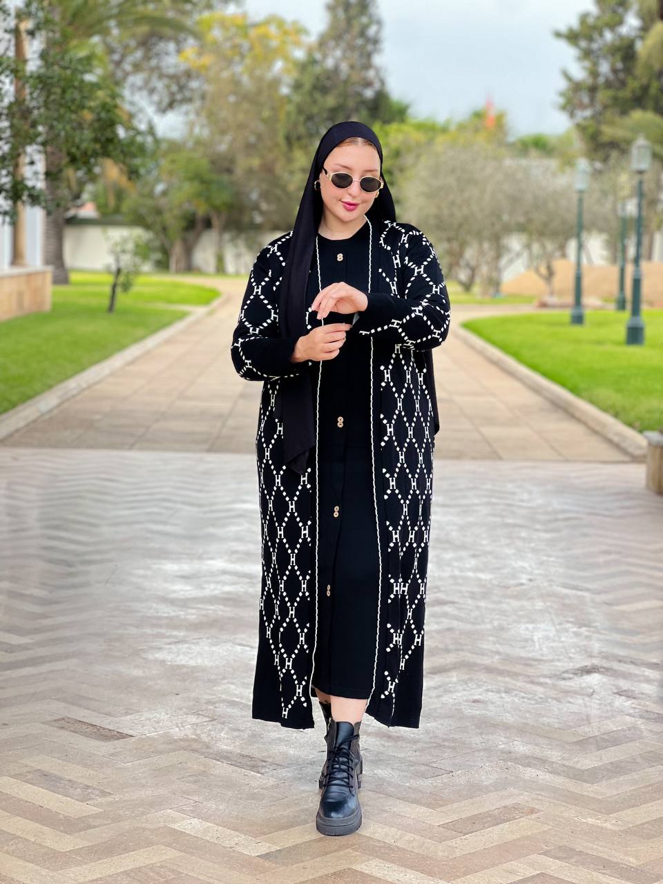 طقم طويل تركي مميز – قصّة مريحة ونقشة فاخرة تناسب كل المناسبات