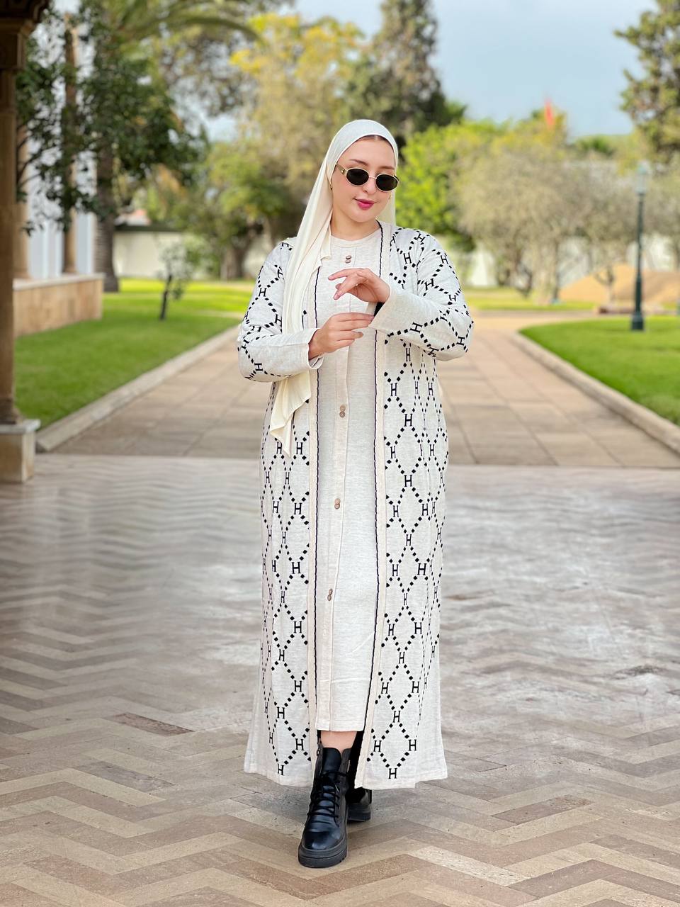 طقم طويل تركي مميز – قصّة مريحة ونقشة فاخرة تناسب كل المناسبات