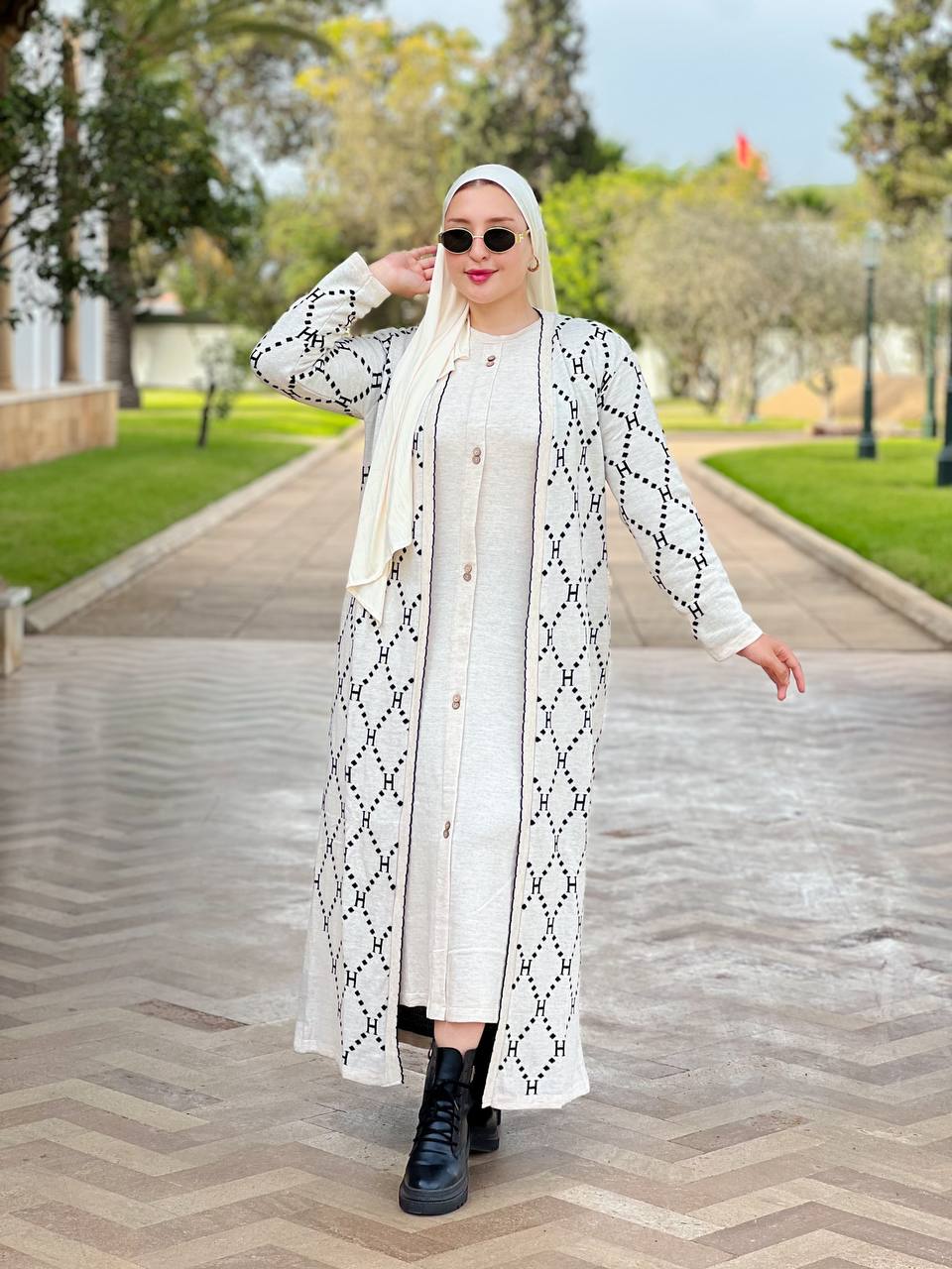 طقم طويل تركي مميز – قصّة مريحة ونقشة فاخرة تناسب كل المناسبات