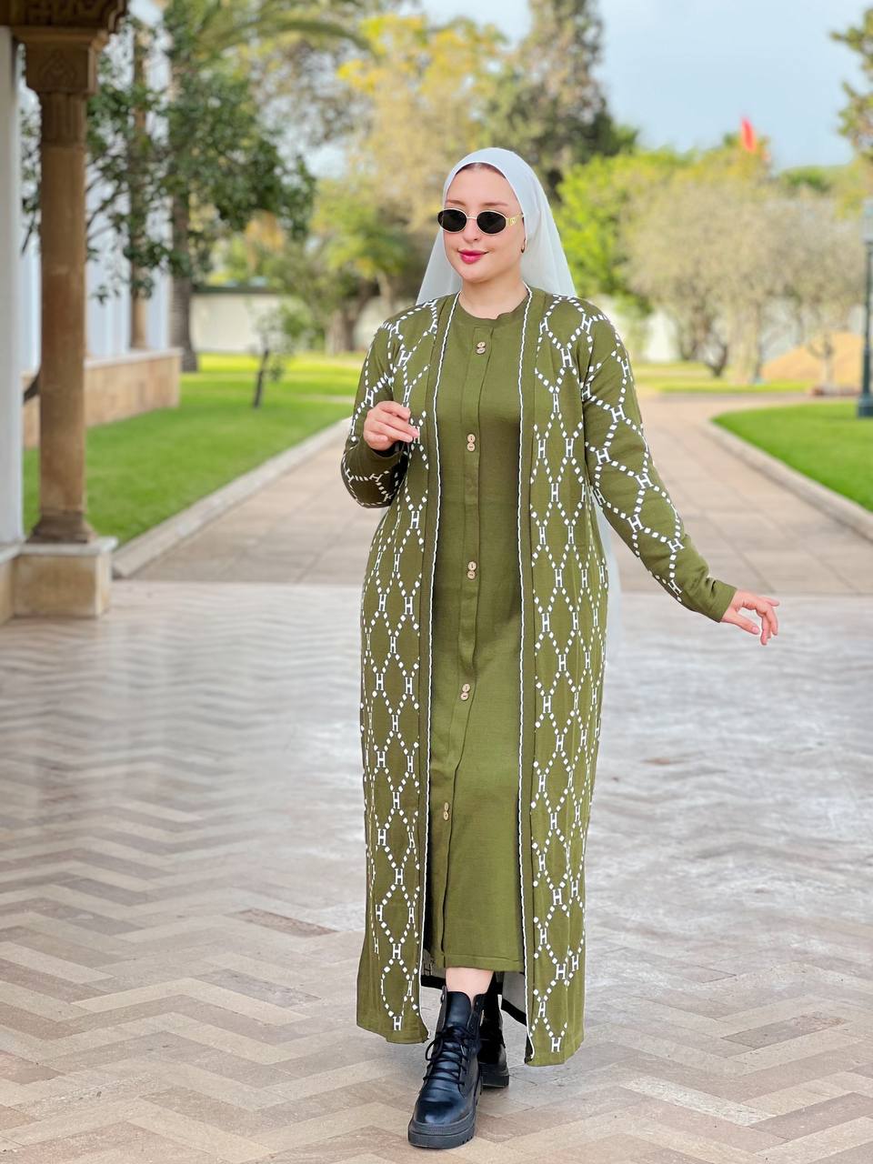 طقم طويل تركي مميز – قصّة مريحة ونقشة فاخرة تناسب كل المناسبات