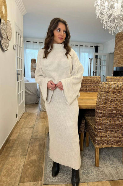 دفء وأناقة الشتاء بطقم محبوك عصري للمحجبات