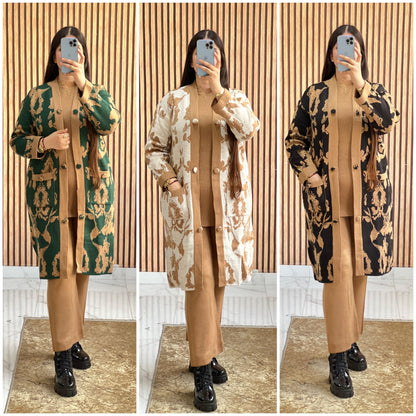 طقم صوف أنيق بثلاث قطع بنقوش فاخرة لإطلالة شتوية دافئة