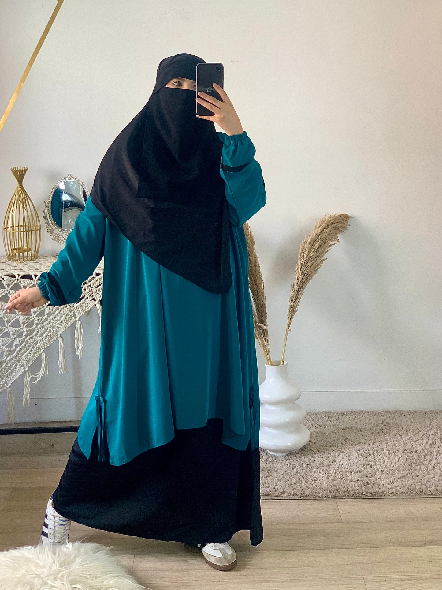 طقم خمار نقاب 4 قطع بقصة واسعة وانسيابية تمنحك حرية الحركة وأناقة هادئة