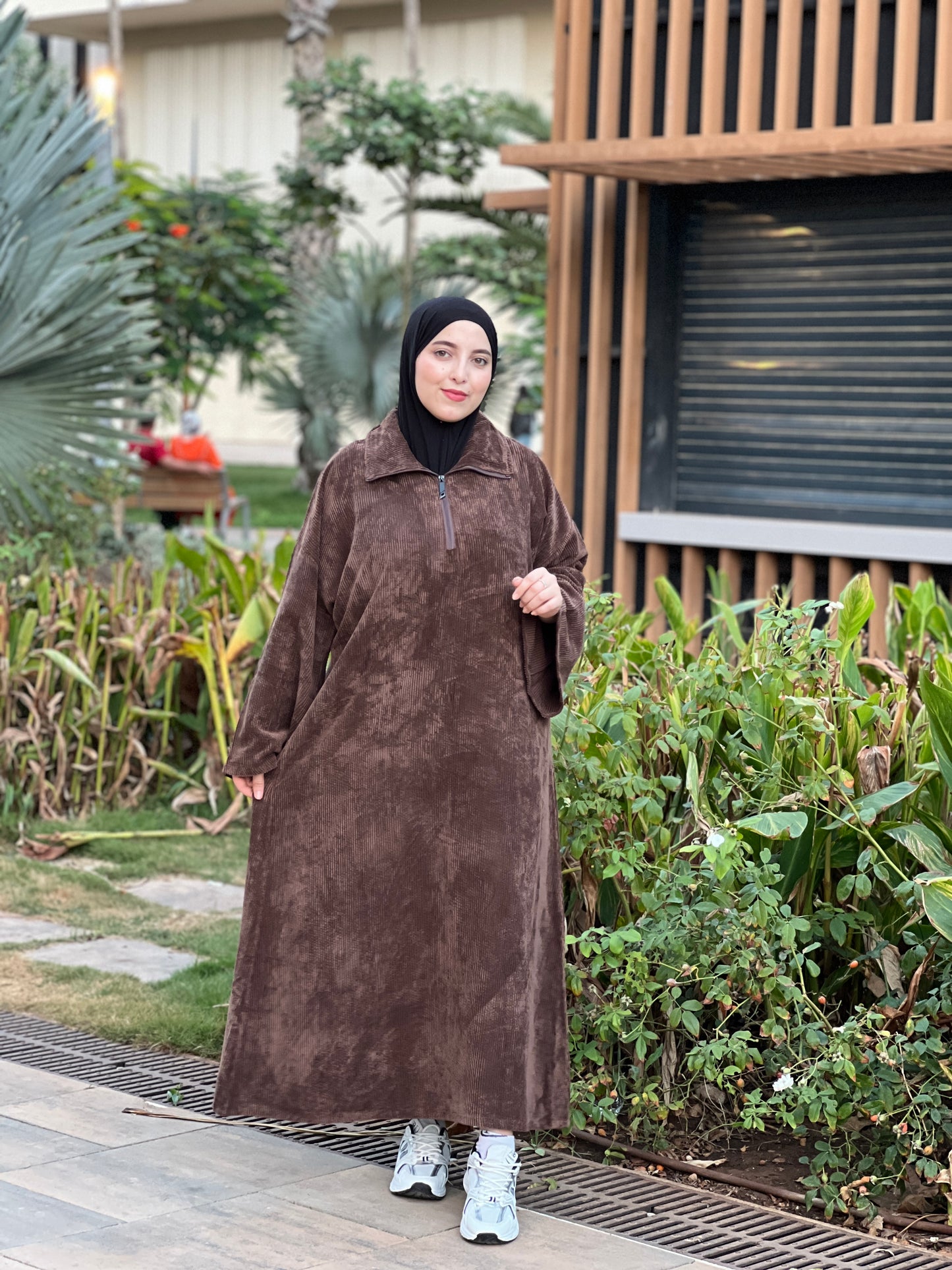 فستان بيرلا الشتوي: دفء فخم بألوان أنيقة لكل الإطلالات