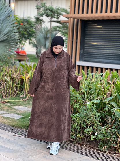 فستان بيرلا الشتوي: دفء فخم بألوان أنيقة لكل الإطلالات