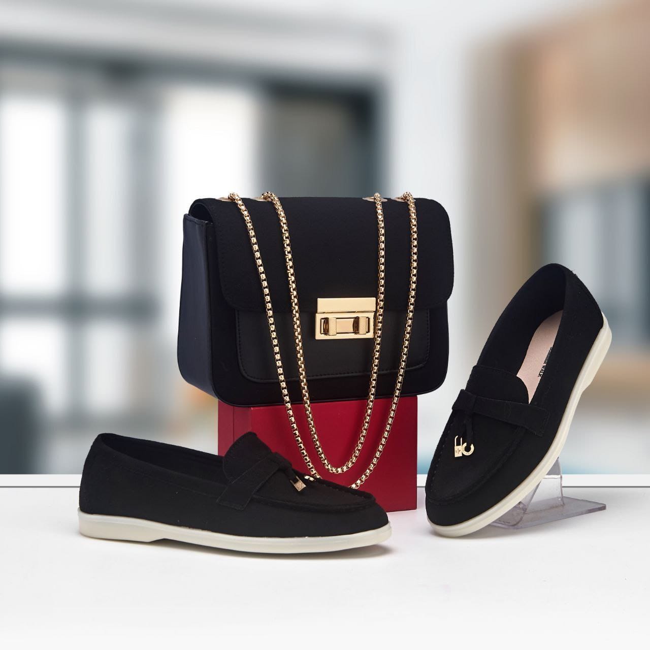 طقم حقيبة وحذاء متناسق لإطلالة أنيقة متكاملة