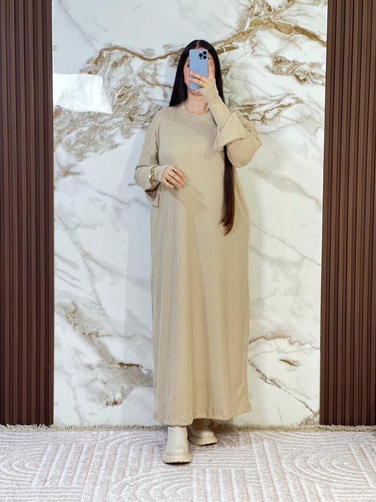 فستان شتوي صوفي لكل مغربية تحب الدفء والأناقة في أمسيات الشتاء