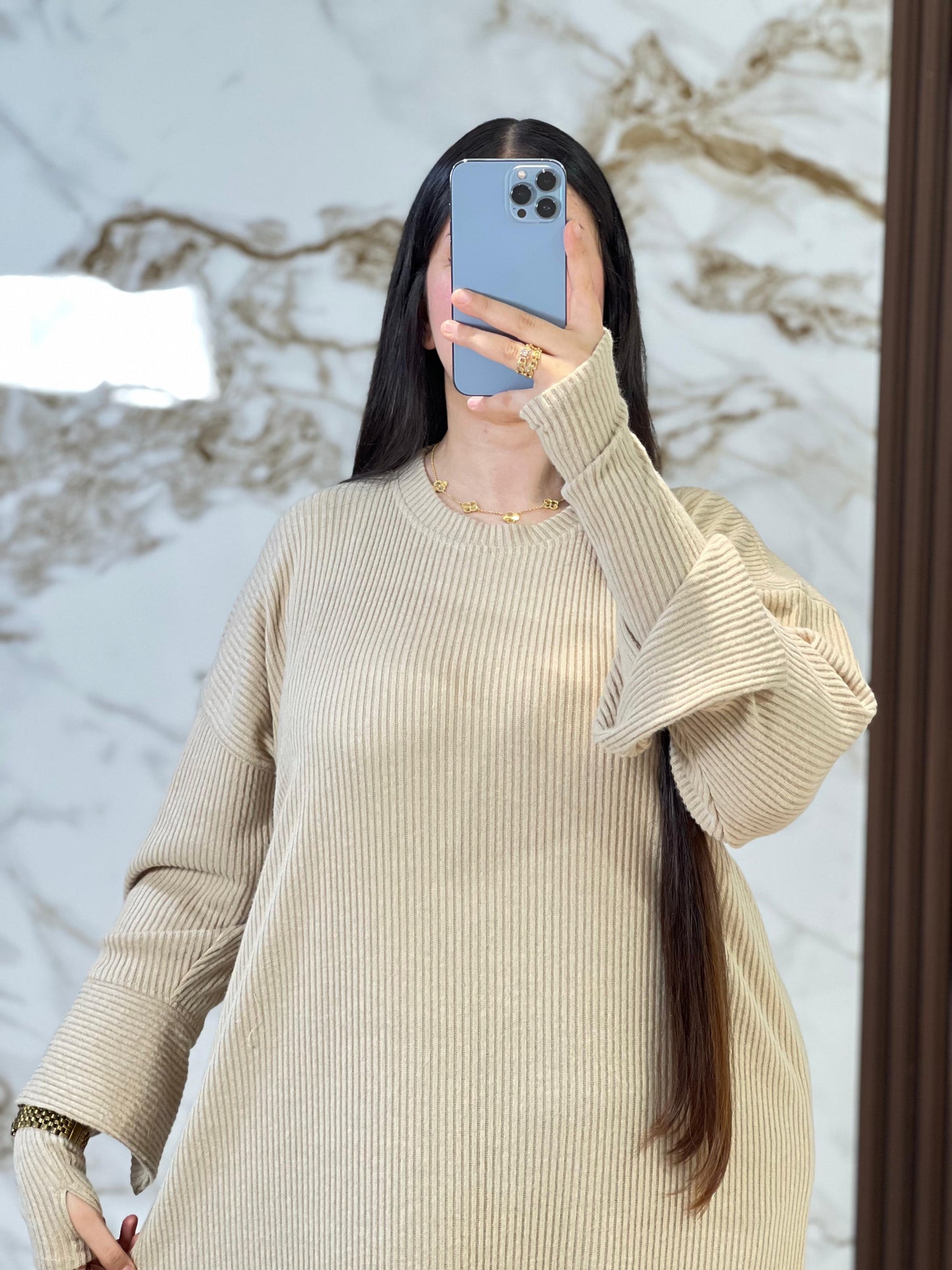 فستان شتوي صوفي لكل مغربية تحب الدفء والأناقة في أمسيات الشتاء