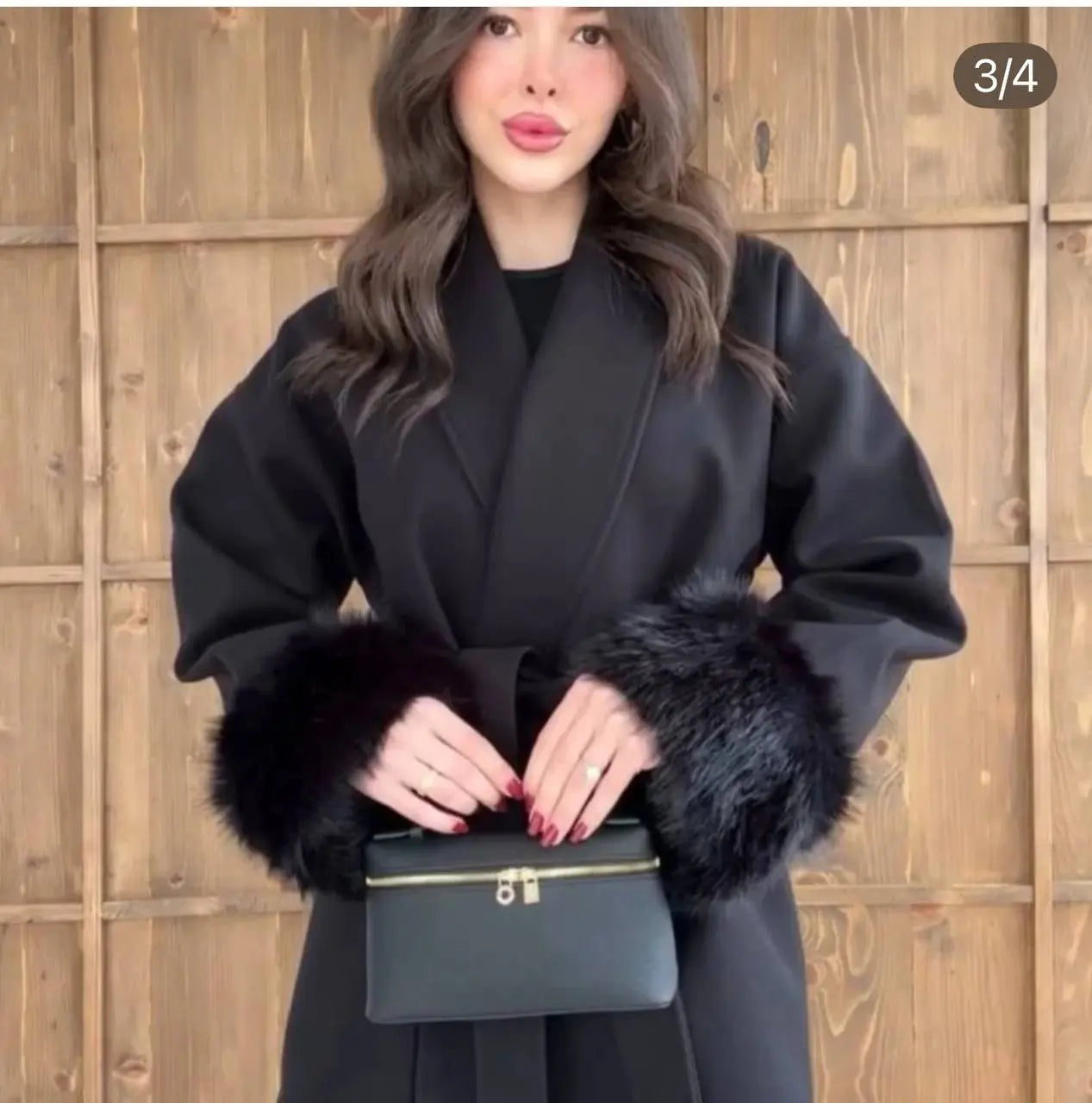 مونطو شتوي فاخر بقصّة راب عصرية وحزام عند الخصر يمنحك إطلالة أنيقة وفخمة في كل خروجك.