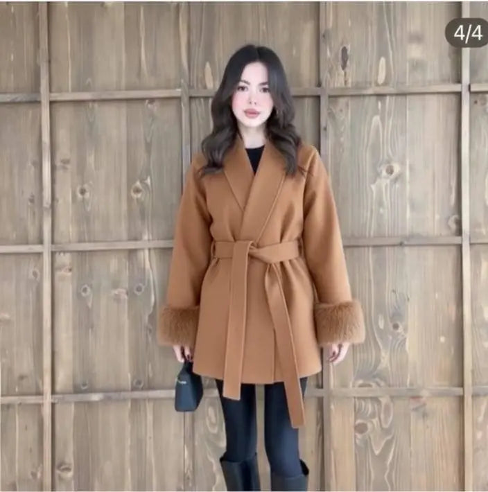 مونطو شتوي فاخر بقصّة راب عصرية وحزام عند الخصر يمنحك إطلالة أنيقة وفخمة في كل خروجك.