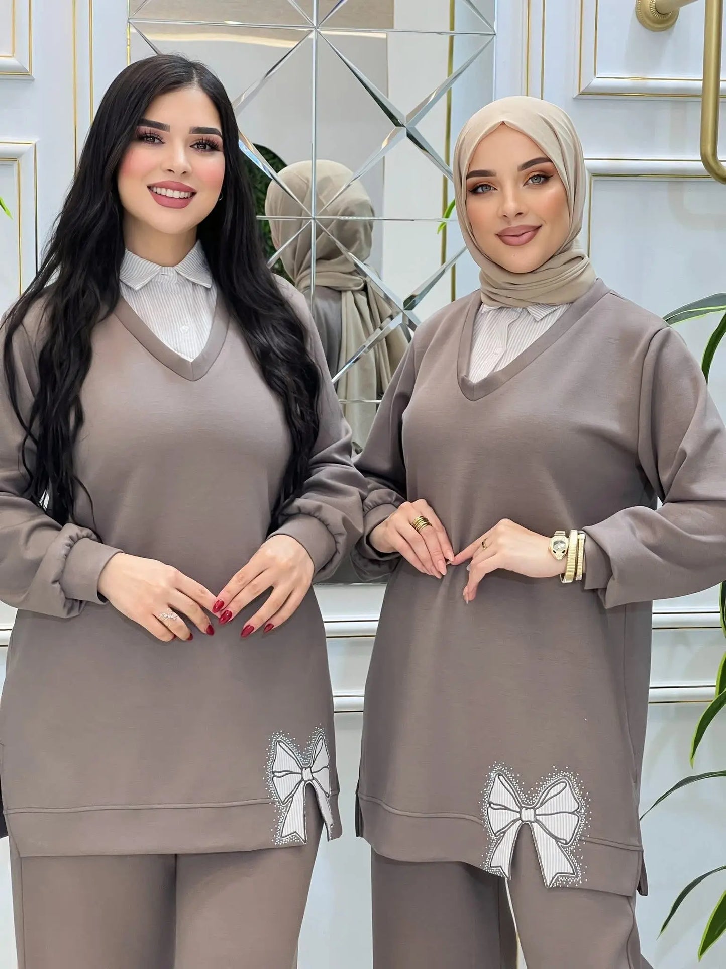 طقم كاجوال راقي بقصة واسعة وألوان هادئة يعكس أناقة المرأة المغربية