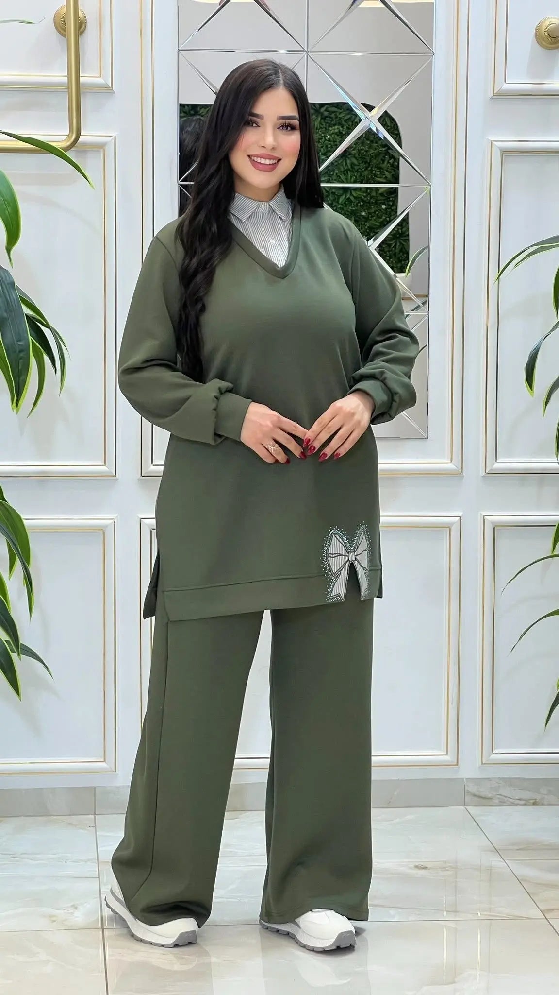 طقم كاجوال راقي بقصة واسعة وألوان هادئة يعكس أناقة المرأة المغربية