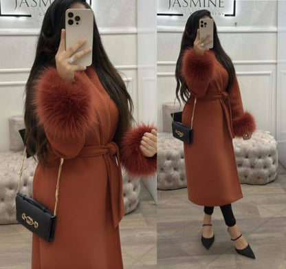 مونطو كاشمير فاخر بأكمام فورير – أناقة شتوية راقية