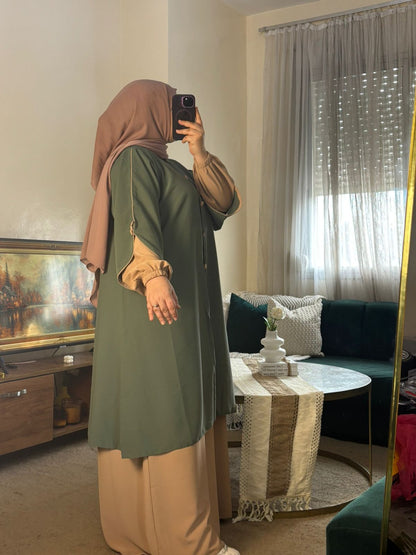 عباية محتشمة بلمسة عصرية، قطعة من قطعتين بلونين متناسقين تمنحك إطلالة أنيقة ومريحة في كل الأوقات.