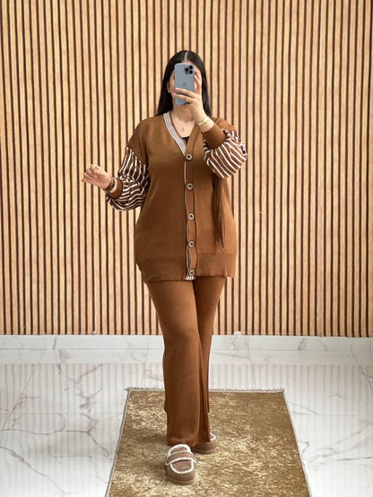 طقم&nbsp; تركي من قطعتين بأكمام مخططة – أناقة مريحة لكل الفصول