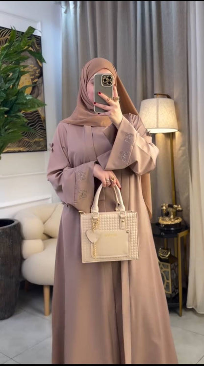 عباية روزا برميير قطعتين بألوان ملكية لإطلالة محتشمة وفاخرة