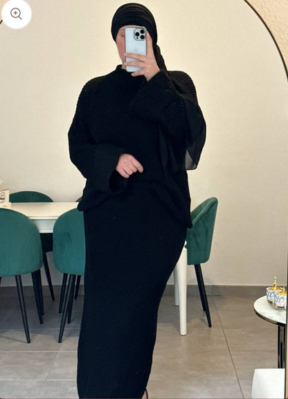 دفء وأناقة الشتاء بطقم محبوك عصري للمحجبات