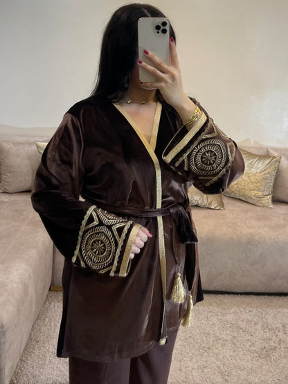 كيمونو موبرة فاخرة مطروزة مع سروال – ألوان راقية