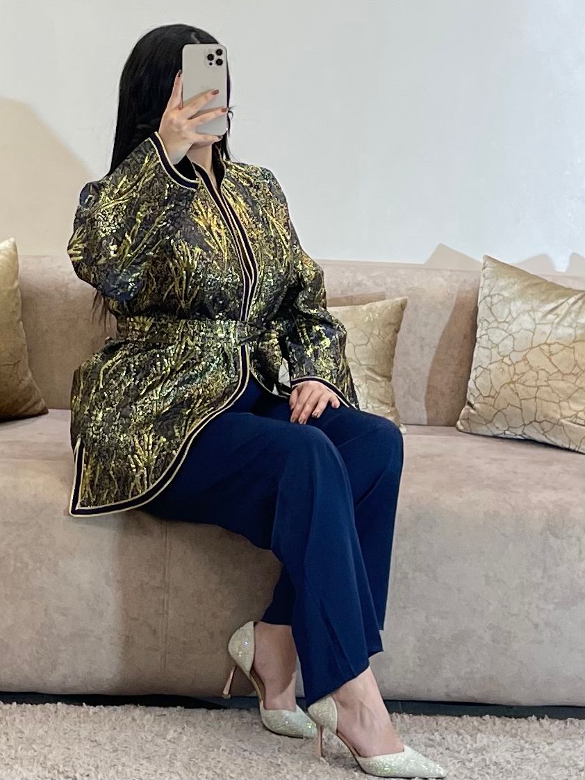 👗 كيمونو أنيق مع سروال وحزام – لوك مميز لعيد الفطر