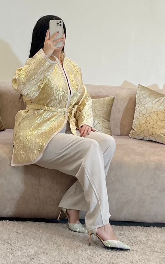 👗 كيمونو أنيق مع سروال وحزام – لوك مميز لعيد الفطر