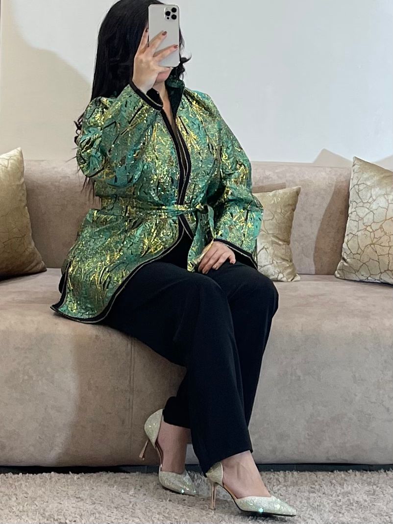 👗 كيمونو أنيق مع سروال وحزام – لوك مميز لعيد الفطر