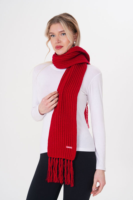 وشاح “ميكازا” الأحمر – توقيع الأناقة الجريئة لهذا الموسم