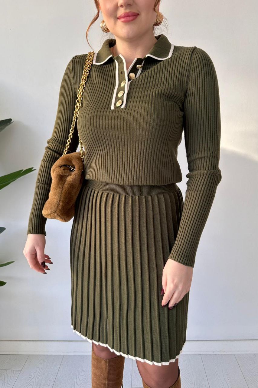 فستان نسائي بكسرات – أناقة عصرية بلمسة راقية