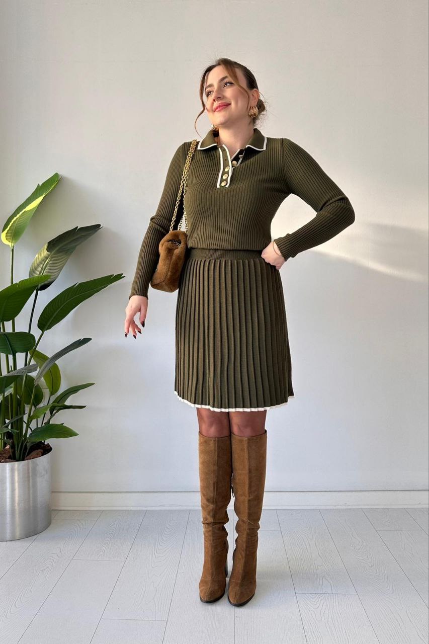 فستان نسائي بكسرات – أناقة عصرية بلمسة راقية