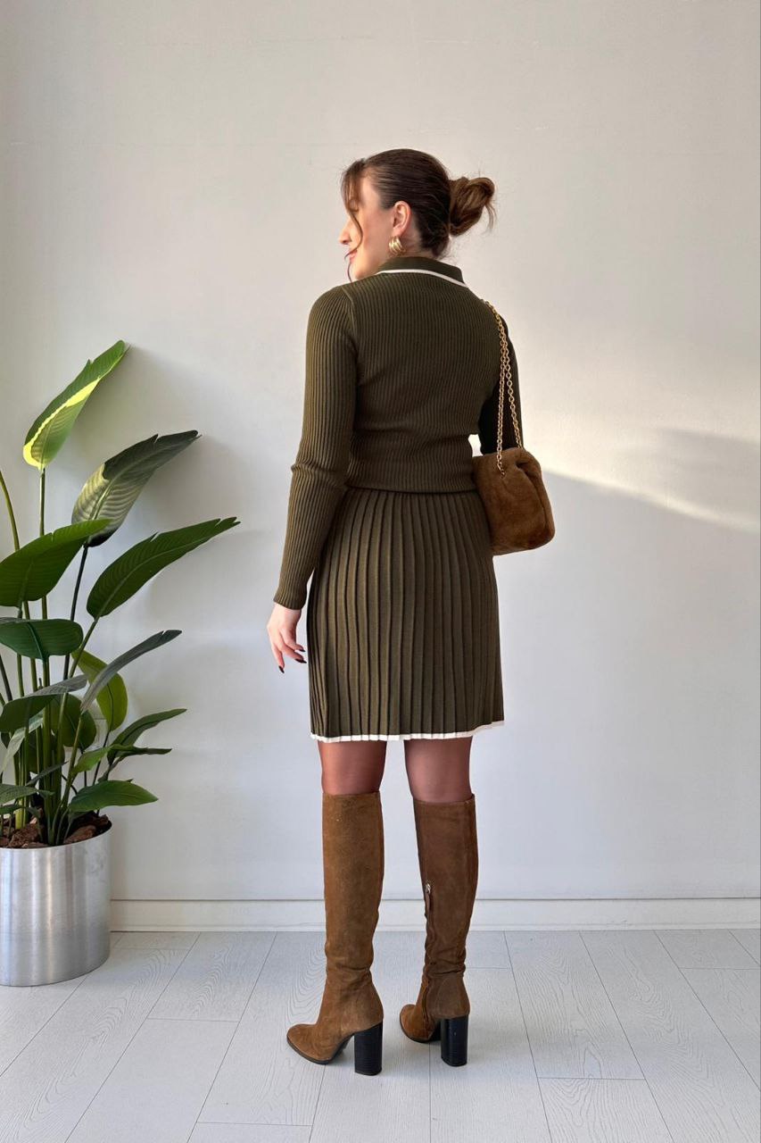 فستان نسائي بكسرات – أناقة عصرية بلمسة راقية