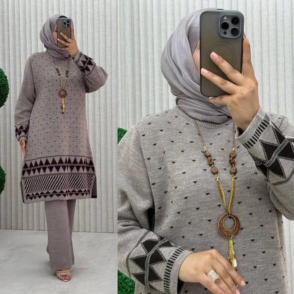 طقم محجبات دافئ بنقشة هندسية فخمة – إطلالة شتوية جاهزة