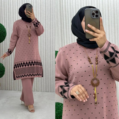 طقم محجبات دافئ بنقشة هندسية فخمة – إطلالة شتوية جاهزة